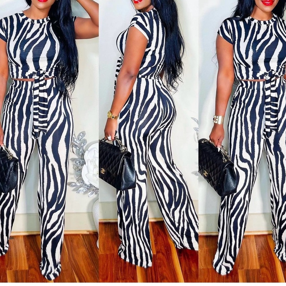 Two piece set. Very light weight and thin material. Boutique set